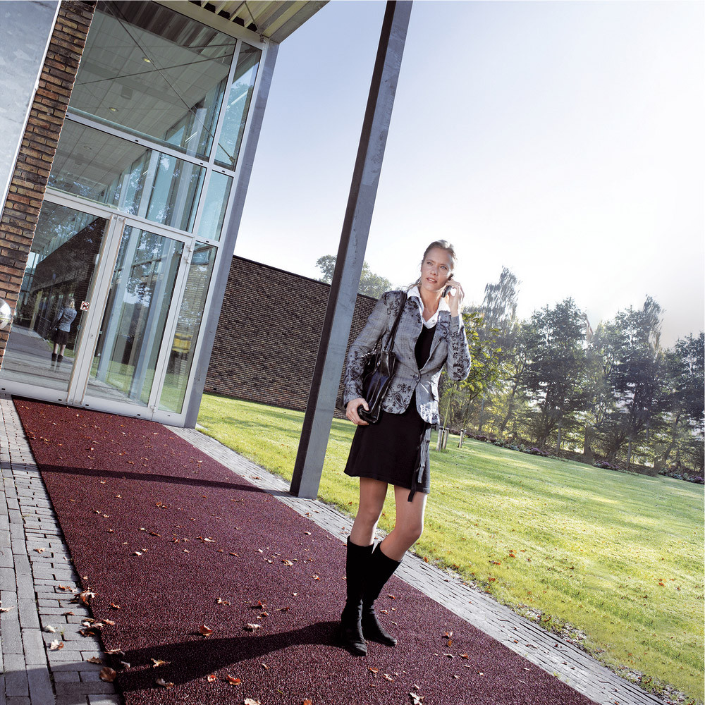 Tapis antidérapant bordeaux sur mesure largeur 2 m