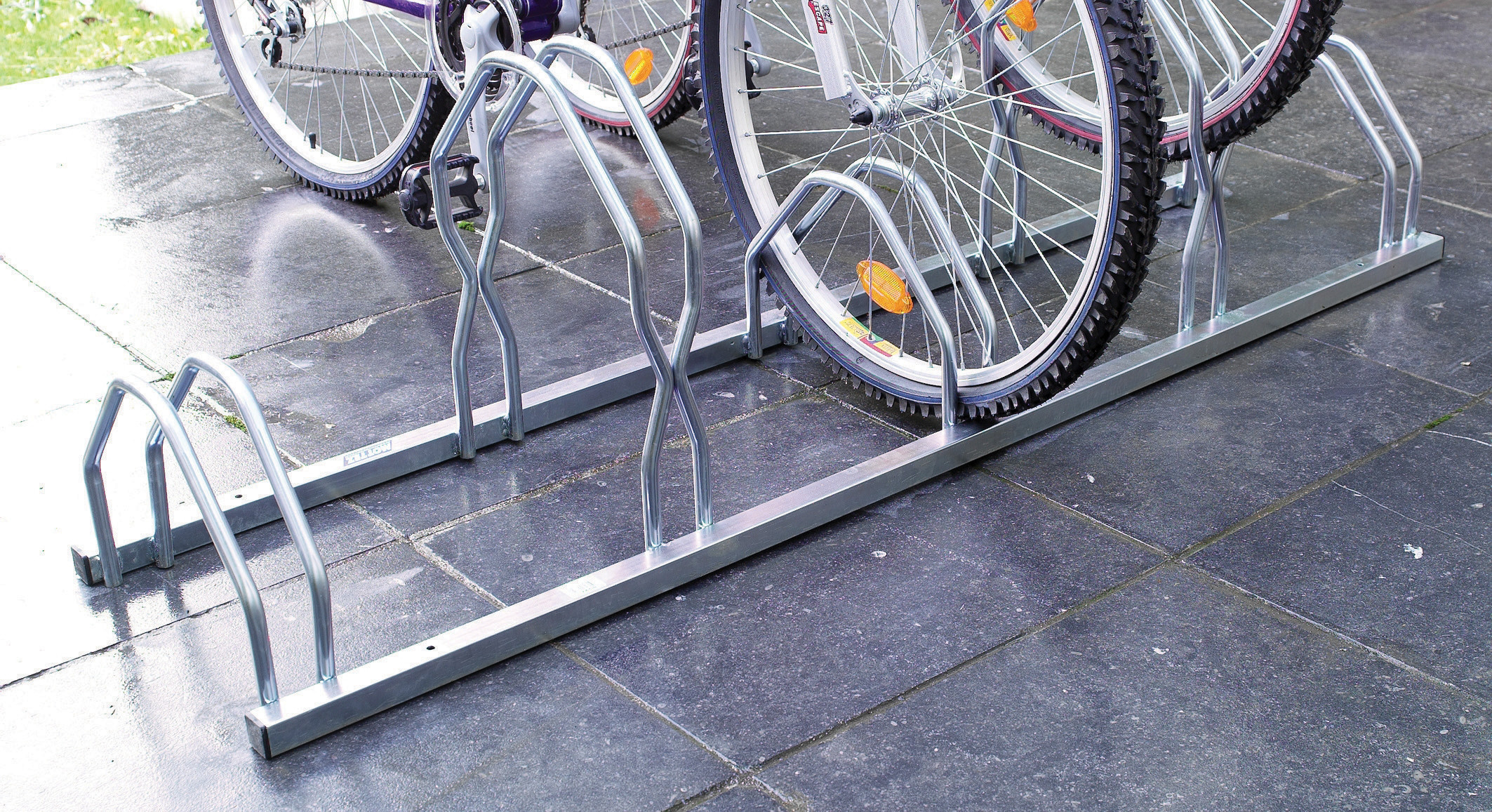 MOTTEZ Support cycles à poser 2 niveaux 5 places