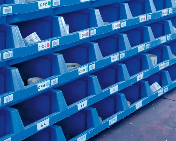 Contenitori a bocca di lupo per il magazzino