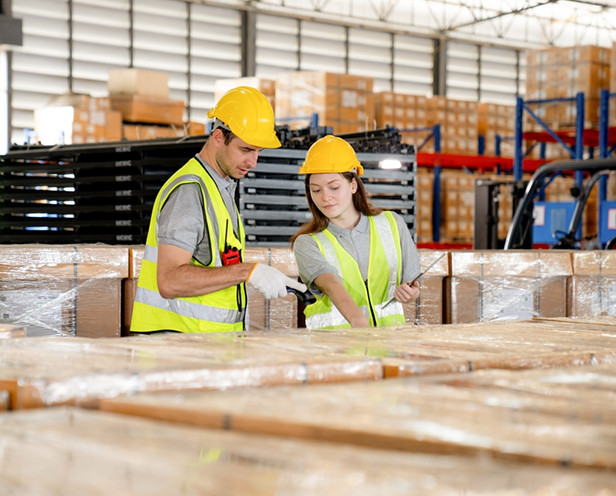 Ergonomia in magazzino: meno rischi, più efficienza.