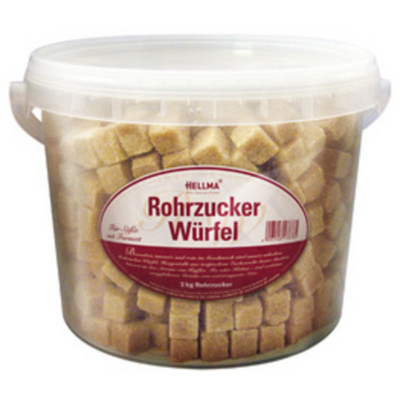 Morceaux de sucre roux, dans un seau