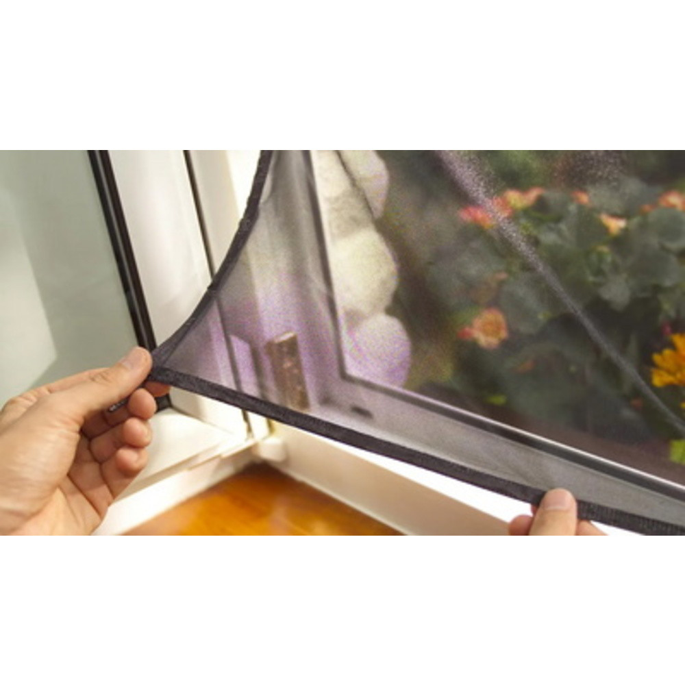Moustiquaire avec protection solaire pour fenêtre