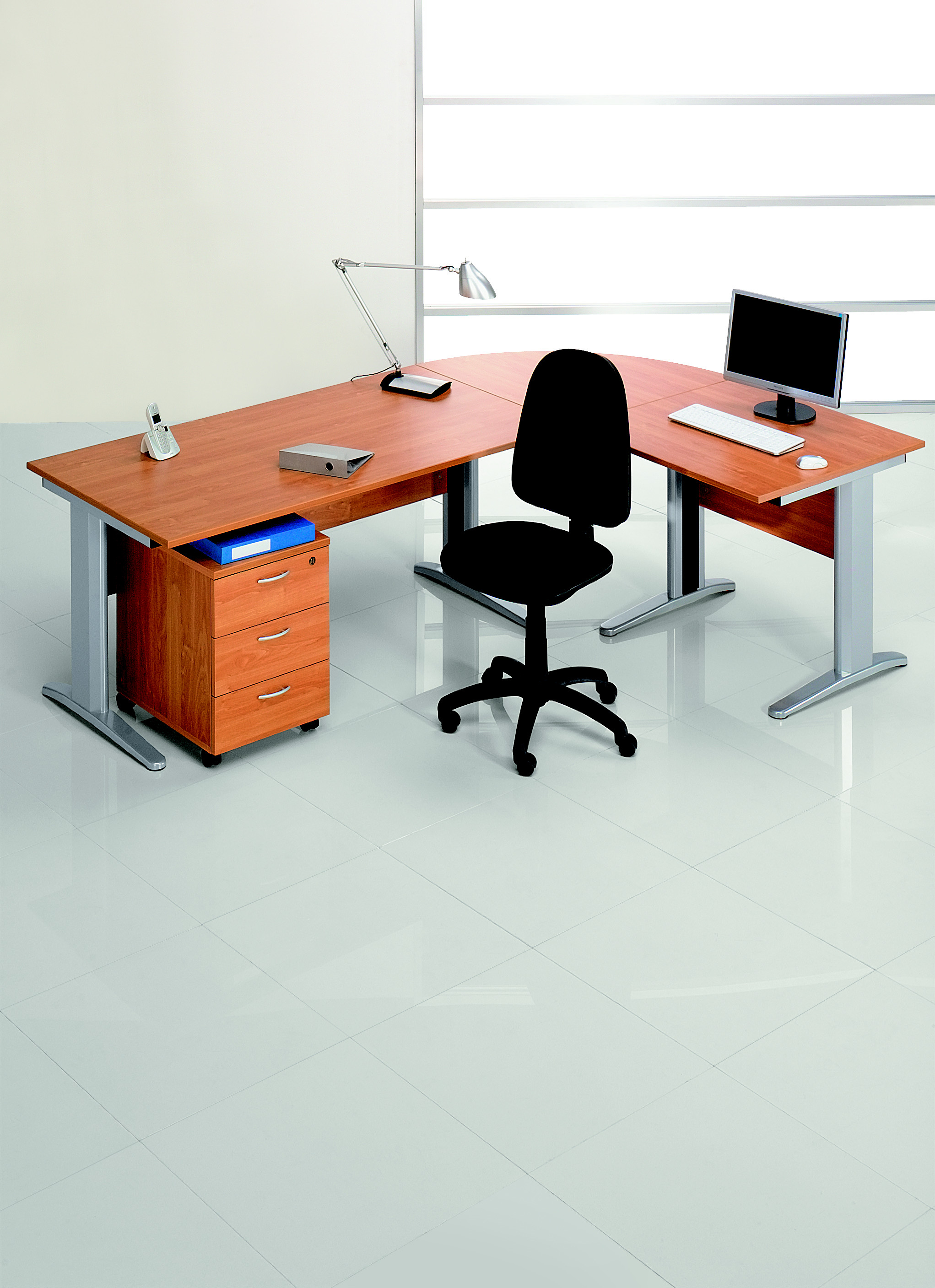 Pack Bureau complet Pronto Métal - Plateau Aulne - Pieds L Aluminium + Caisson mobile 3 tiroirs + Siège Team haut dossier Noir