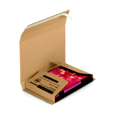 RAJA Étui emballage postal carton brun avec fermeture adhésive - 24 x 18 cm - Livre, coffret cadeau - Lot de 25