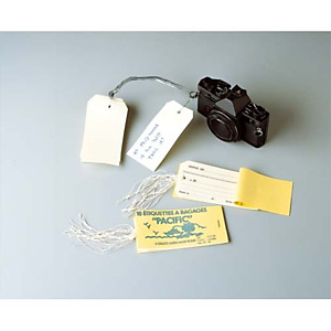 AVERY Carnet 10 étiq bagage 12x6,6 cm.Œillet renforcé+attache ficelle.Pré-imprimé Envoi de/Destinataire AVERY Carnet 10 étiq bagage 12x6,6 cm.Œillet renforcé+attache ficelle.Pré-imprimé Envoi de/Destinataire