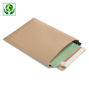 Bruine vlakkartonnen envelop met zelfklevende sluiting - opening korte zijde Bruine vlakkartonnen envelop met zelfklevende sluiting - opening korte zijde