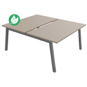 Bureau droit partagé 2 postes Burocolor A échancré - Départ - L.140 x P.163 cm - Plateau Argile - Pieds Aluminium Bureau droit partagé 2 postes Burocolor A échancré - Départ - L.140 x P.163 cm - Plateau Argile - Pieds Aluminium