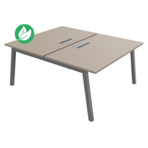 Bureau droit partagé 2 postes Burocolor A avec trappe d'accès - Départ - L.140 x P.163 cm - Plateau Argile - Pieds Aluminium Bureau droit partagé 2 postes Burocolor A avec trappe d'accès - Départ - L.140 x P.163 cm - Plateau Argile - Pieds Aluminium
