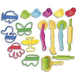GRAINE CREATIVE 17 accessoires de modelages : rouleaux, spatules, emporte-pièces, seringues avec embouts. GRAINE CREATIVE 17 accessoires de modelages : rouleaux, spatules, emporte-pièces, seringues avec embouts.