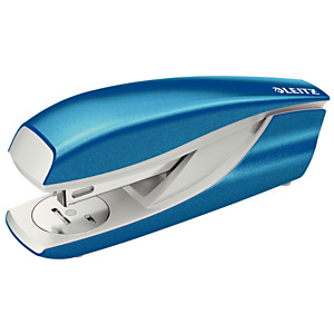 Leitz Agrafeuse de bureau Wow 5502 - Agrafes 24/6 et 26/6 - Capacité 30 feuilles - Bleu Azur Leitz Agrafeuse de bureau Wow 5502 - Agrafes 24/6 et 26/6 - Capacité 30 feuilles - Bleu Azur