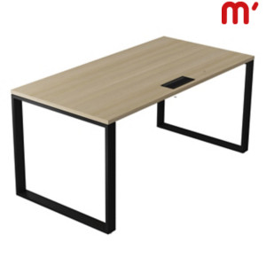 Linea Pure Scrivania operativa, Passacavi e canalina, 140 x 80 x 75 cm, Piano Rovere, Gambe metalliche Nero Linea Pure Scrivania operativa, Passacavi e canalina, 140 x 80 x 75 cm, Piano Rovere, Gambe metalliche Nero