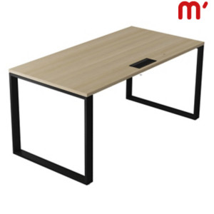 Linea Pure Scrivania operativa, Passacavi e canalina, 160 x 80 x 75 cm, Piano Rovere, Gambe metalliche Nero Linea Pure Scrivania operativa, Passacavi e canalina, 160 x 80 x 75 cm, Piano Rovere, Gambe metalliche Nero
