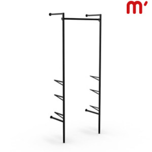 Montanti a cremagliera per sistema Showroom con 1 traversa e 3 ripiani in legno, 92,5 x 45 x 240 cm, Metallo verniciato nero Montanti a cremagliera per sistema Showroom con 1 traversa e 3 ripiani in legno, 92,5 x 45 x 240 cm, Metallo verniciato nero