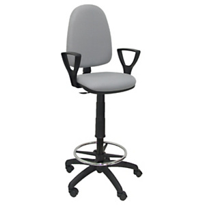 PIQUERAS Y CRESPO Taburete ergonómico Ayna con mecanismo de contacto permanente, regulable en altura, reposapiés y brazos fijos, gris PIQUERAS Y CRESPO Taburete ergonómico Ayna con mecanismo de contacto permanente, regulable en altura, reposapiés y brazos fijos, gris