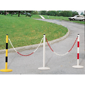 Poteau acier noir et jaune sur socle Poteau acier noir et jaune sur socle
