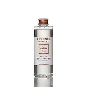 Refill per diffusore a bastoncini ai Fiori di Mandorle Collines de Provence, 200 ml Refill per diffusore a bastoncini ai Fiori di Mandorle Collines de Provence, 200 ml