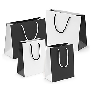 Saco de papel plastificado branco e preto Saco de papel plastificado branco e preto