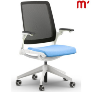 Sedia operativa ergonomica Spice con braccioli, Tessuto Salò ignifugo, Struttura Bianca, Schienale Nero e Sedile Azzurro Sedia operativa ergonomica Spice con braccioli, Tessuto Salò ignifugo, Struttura Bianca, Schienale Nero e Sedile Azzurro