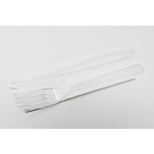 Set coltello e forchetta monouso in PS con tovagliolo doppio velo, Riciclabile, Trasparente (confezione 500 pezzi) Set coltello e forchetta monouso in PS con tovagliolo doppio velo, Riciclabile, Trasparente (confezione 500 pezzi)