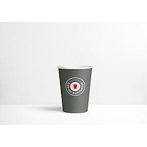 Staples Bicchieri di carta usa e getta per bevande, Grigio scuro con logo stampato, 300 ml (confezione 75 pezzi) Staples Bicchieri di carta usa e getta per bevande, Grigio scuro con logo stampato, 300 ml (confezione 75 pezzi)