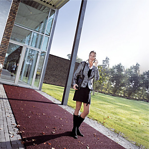 Tapis antidérapant rouge sur mesure largeur 1 m Tapis antidérapant rouge sur mesure largeur 1 m