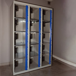 Vestiaire  3 x 5 cases gris/ bleu  portes plexi  à serrure E10 à code électronique