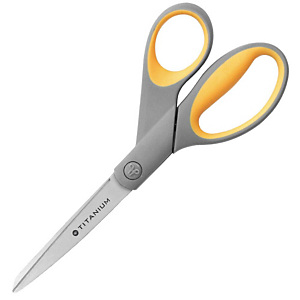 Westcott Titanium Tijeras de oficina, titanio de punta recta, mango asimétrico de agarre suave, 21 cm, gris y amarillo Westcott Titanium Tijeras de oficina, titanio de punta recta, mango asimétrico de agarre suave, 21 cm, gris y amarillo